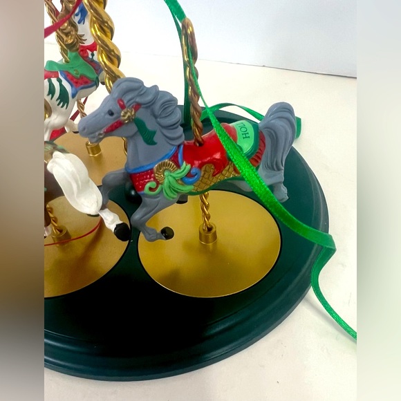 Vtg Hallmark Carousel & Horses Christmas Ornaments Set Of 3 Horses + Stand 1989 - Picture 7 of 7